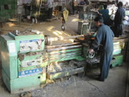 榮峰耐磨工程-改向輥筒現場加工